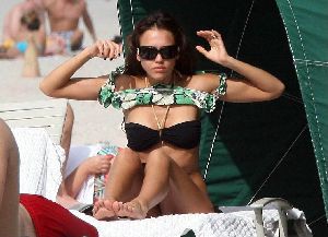 Jessica Alba in a bikini on Miami beach on January 1st 2007