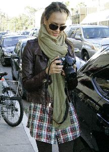 Jessica Alba xmas shopping in Beverly Hills on December 23rd 2006