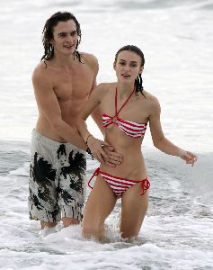 Keira Knightley : keira knightley bikini boy 4 big