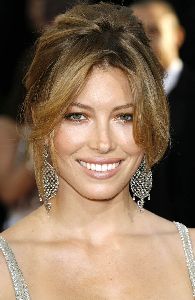 Jessica Biel arrives at the 2007 Golden Globe Awards