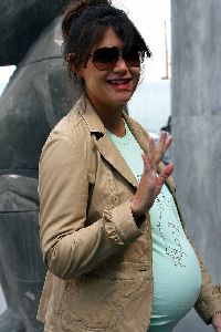 Katie Holmes : katie holmes pregnant out big