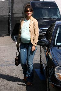 Katie Holmes : katie holmes pregnant out 4 big