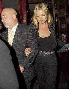 Kate Moss : kate moss candid out 4 big