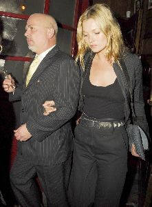 Kate Moss : kate moss candid out big