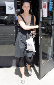 Jennifer Love Hewitt : jen love hewitt store shop big