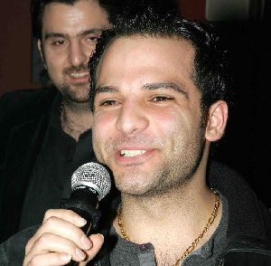 Hani Mitwasi singing