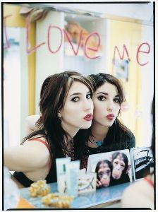 The Veronicas : The-Veronicas-music-ha01