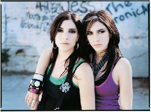 The Veronicas : veron1