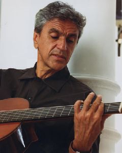 Caetano Veloso : Caetano-Veloso-im05