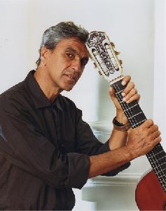 Caetano Veloso : Caetano-Veloso-im04