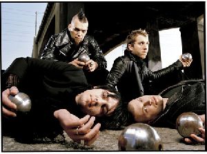 Three Days Grace : Three-Days-Grace-jv02