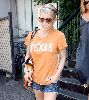 Hot Jessica Simpson picture/photo wearing an orange t-shirt witha short jeans