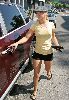 Sexy Hayden Panettiere picture/pic holding a huge bag of pet supplies on September 14, 2007