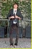 Zac Efron : 01-zac-efron-suit-flip-flops