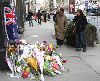 Heath Ledger : Atmosphere- Heath Ledger Memorial at His Manhattan Apartment3