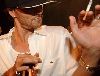 Kevin Federline : getting-his-drink-and-smoke-on 364x279