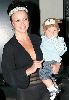 Jayden James : britney-spears-carries-jayden-james-federline 391x566