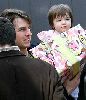 Suri Cruise : suri-cruise-and-dad 290x337