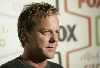 Kiefer Sutherland : crazy-kiefer-sutherland 379x260