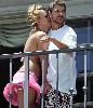 Kevin Federline : britney-grabs-kevin 341x395