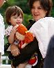 Suri Cruise : suri-cruise-with-katie-holmes 373x468