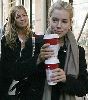 Sienna Miller : sienna-loves-her-coffee 258x291