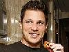 Orlando Bloom : lachey-likes-pretzels 150x113