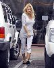 Pamela Anderson : pamela anderson shopping4 47bd54f0af073