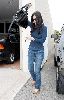 Courteney Cox : Courteney Cox gives the finger 2