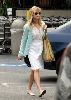 Reese Witherspoon : Reese Witherspoon stops at organic supermarket 5 2