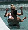 Britney Spears : Britney Spears shows off her bikini body 8  488db1de088d7