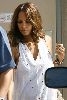 Halle Berry : Halle Berry visits the dentist in Los Angeles8 487ccde61bf64