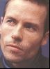 guy pearce : 19