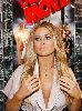 Carmen Electra : Carmen 20Electra 20and 20Kim 20Kardashian 20- 20At 20 93Diaster 20Movie 94 20Talent 20Signing 20at 20Comic 20Con 2008-7 488dc082b9d7b