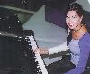 Nancy Ajram : playing the piano