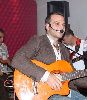 Hani Mitwasi : playing his guitar live