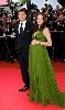 Angelina Jolie : pregnant angelina with husband brad pitt on the red carpet