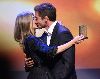 Jennifer Aniston : kissing Jake Gyllenhaal as she gets her 18th Annual GLAAD Media Award