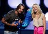 Josh Holloway : at the Teen Choice Award presenting an award with the female blond star Kristen Bell