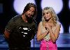 Josh Holloway : on stage presenting the Teen Choice Award together with Kristen Bell