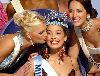 Azra Akin : kissed by her co-beauty world ladies when she won the miss-world contest on 2002