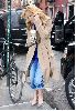 Kate Hudson : yesterday afternoon 5th January 2009 heading towards a a New York building