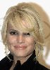 Jessica Simpson : jessica simpson paves boutique big